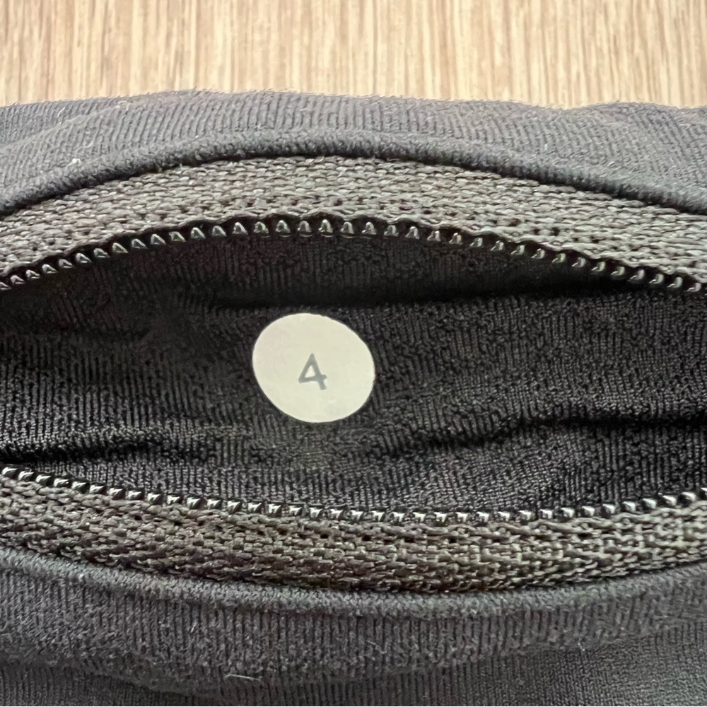 Lululemon Speed Short 4-way Stretch
SIZE 4 Solid Black w/ Lining - Picture 6 of 7